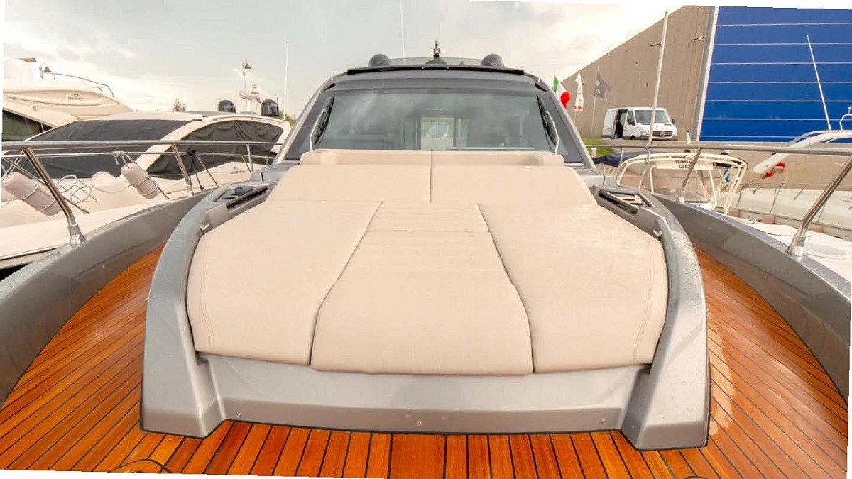 Продается моторная яхта с флайбриджем CRANCHI E52S
